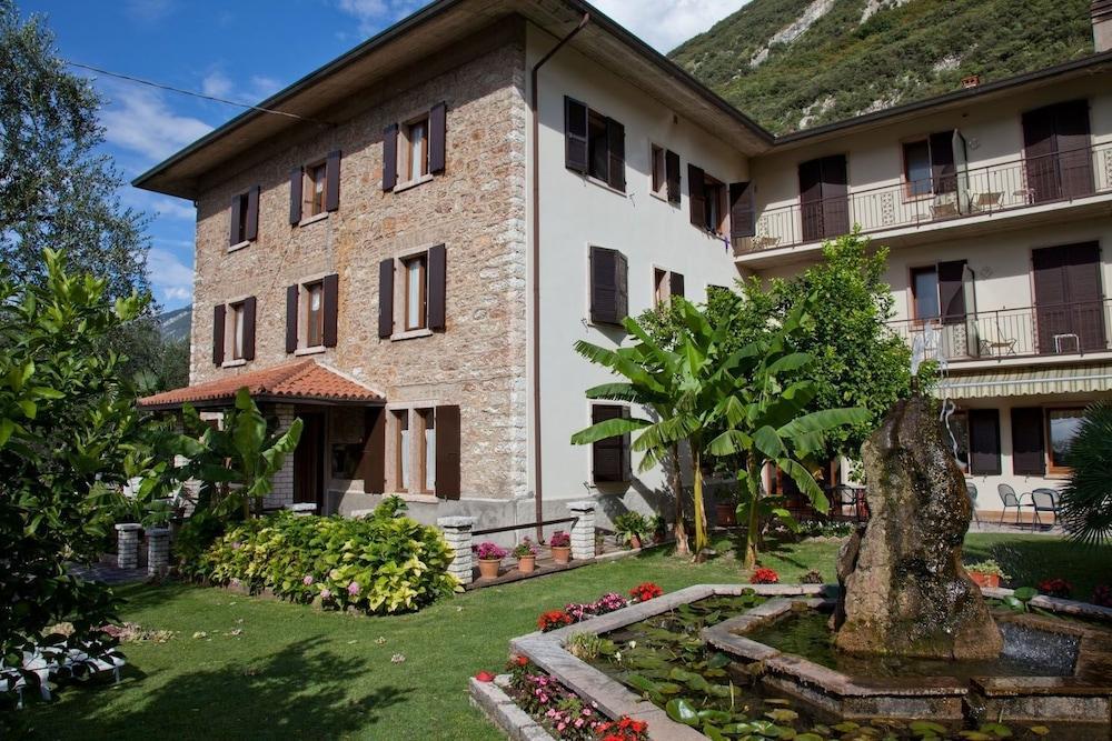 Hotel San Carlo مالتشيزينيه المظهر الخارجي الصورة