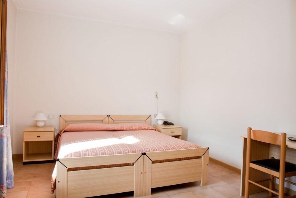Hotel San Carlo مالتشيزينيه المظهر الخارجي الصورة