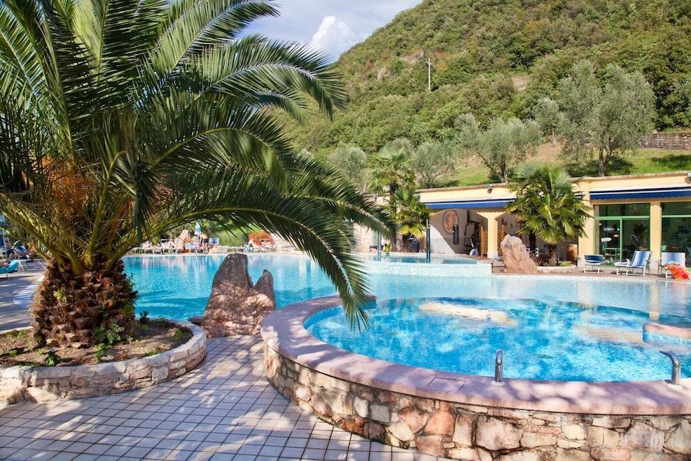 Hotel San Carlo مالتشيزينيه المظهر الخارجي الصورة